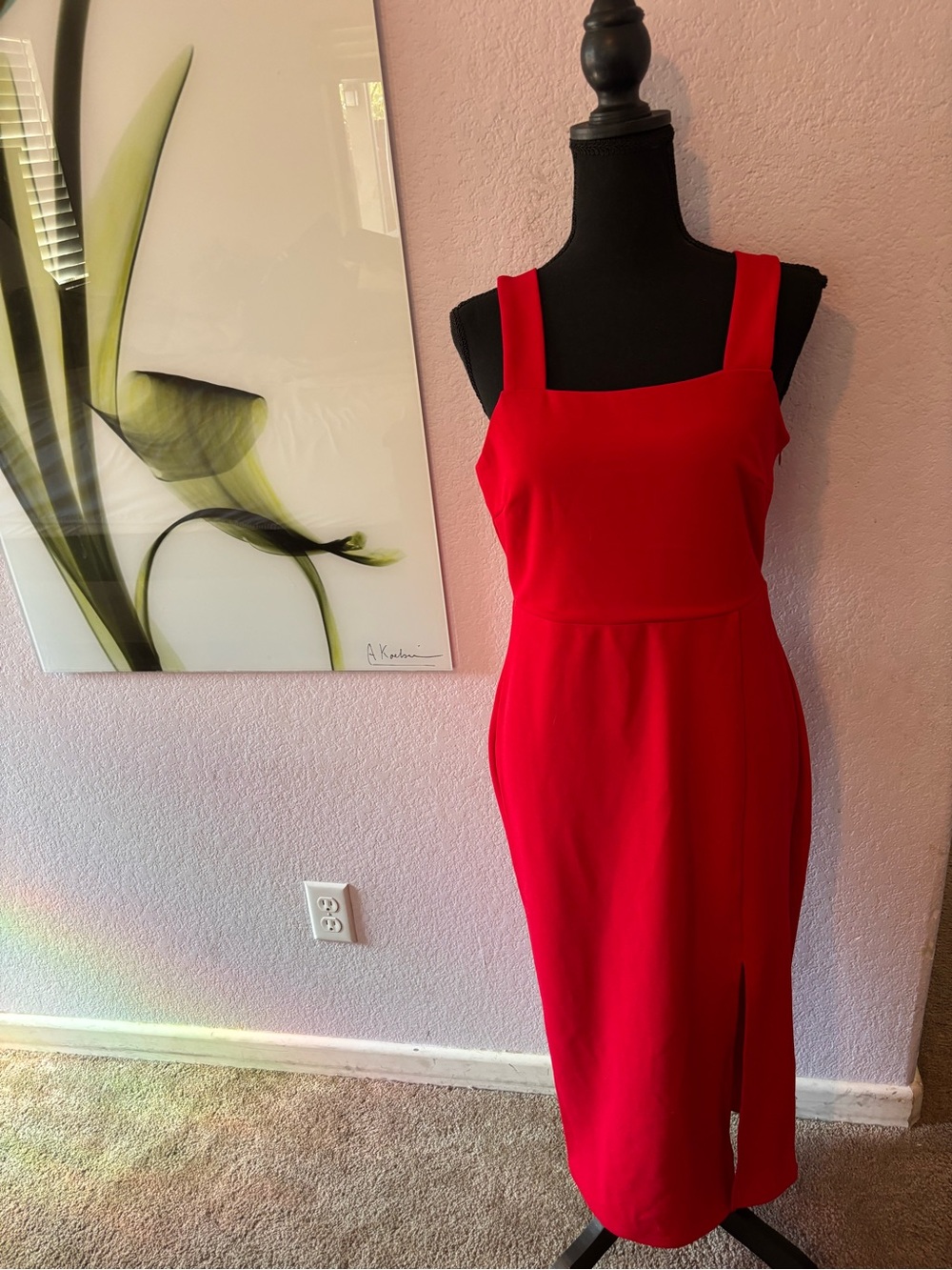 Red dress size 8 HAS PULLS